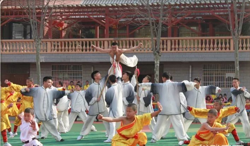 登封少林武校武术是正宗的吗？孩子学武术会长不高吗？