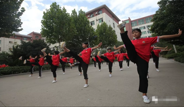 河南少林文武学校是寄宿制武校吗？一年多少学费？