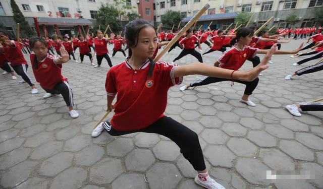 河南嵩山少林招女生吗？河南少林武校有女生吗？