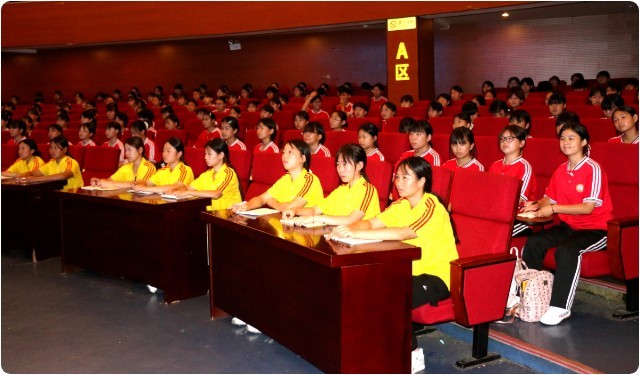 河南嵩山少林小龙武校